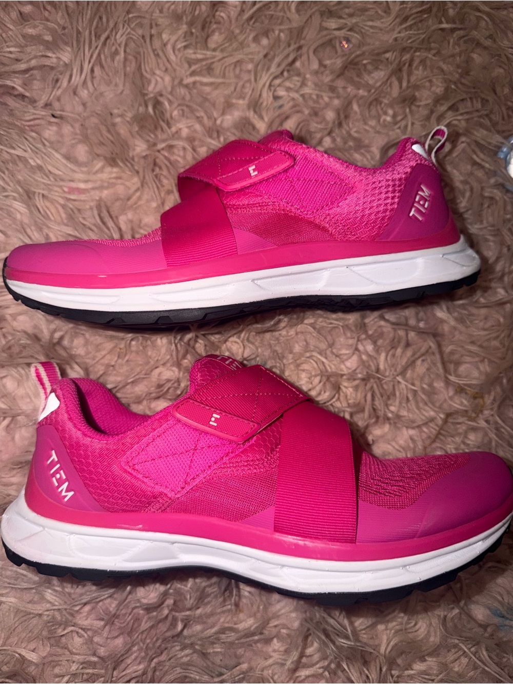 Women’s Slip-On Athletic Sneakers - Bright Pink